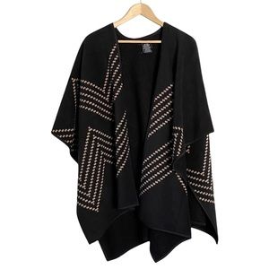•Ike Behar woman’s fleece poncho• OS